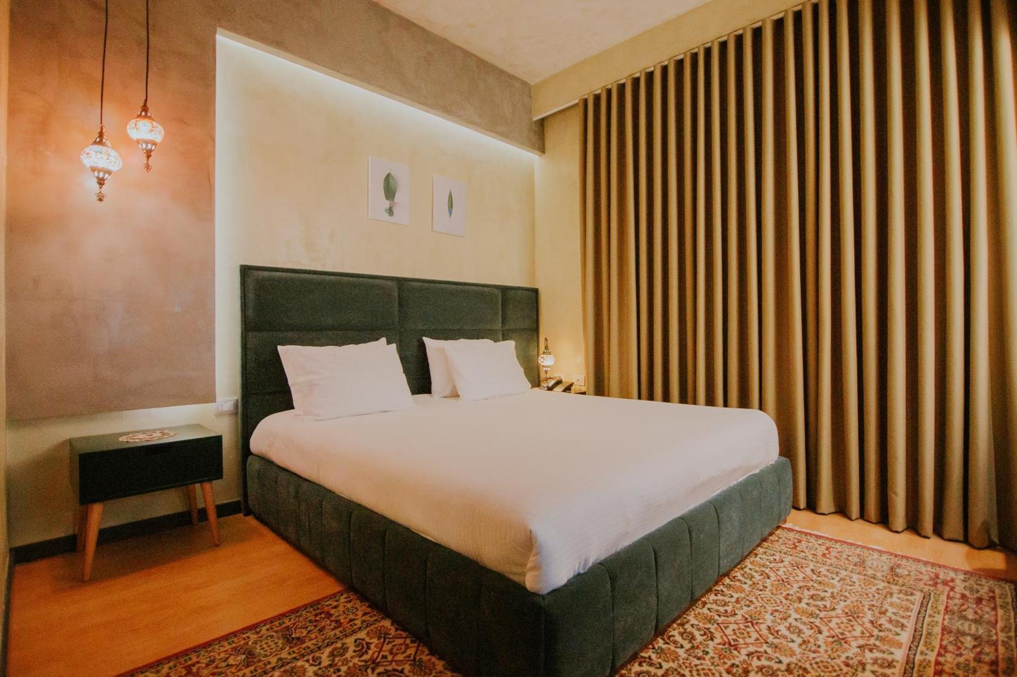 DIM'S Hotel Korce Buitenkant foto