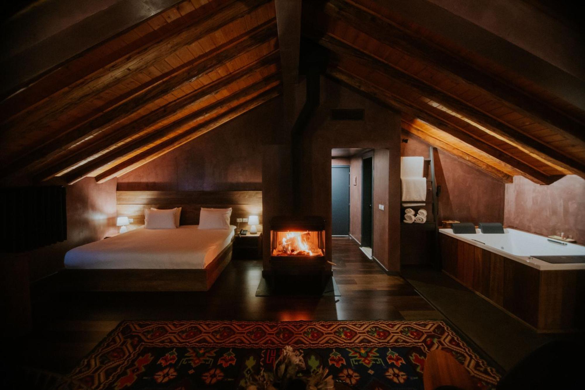 DIM'S Hotel Korce Buitenkant foto