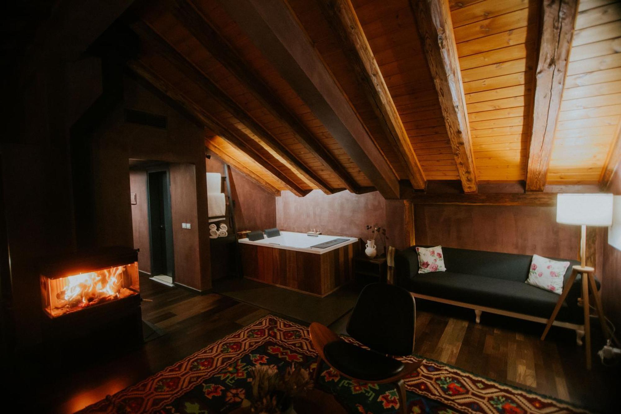 DIM'S Hotel Korce Buitenkant foto
